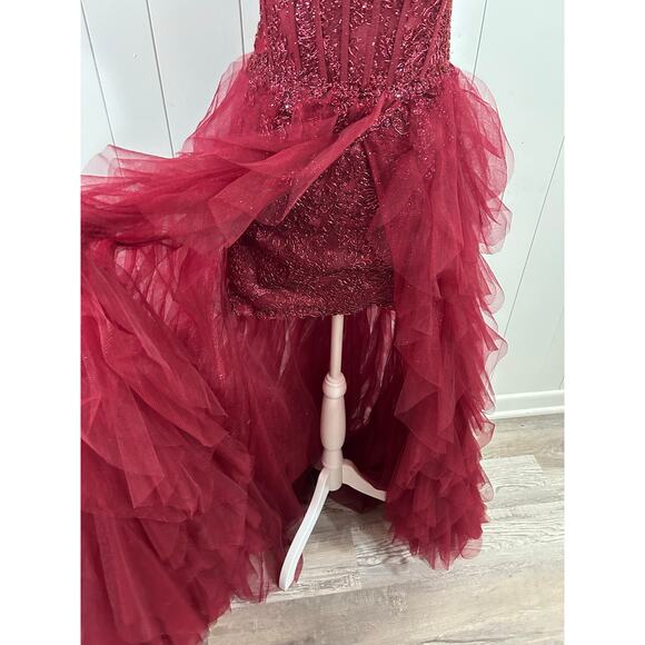 Prom Bay size 6 prom dress in the color wine. Corset with Lace up back & Ruffles - Picture 6 of 9